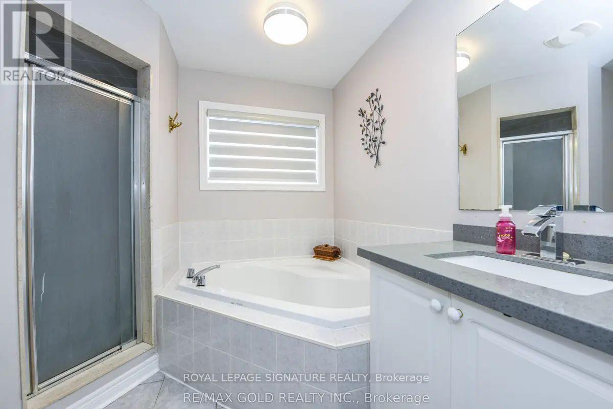 5670 Raleigh Street, Mississauga, Ontario  L5M 7E6 - Photo 10 - W12641376