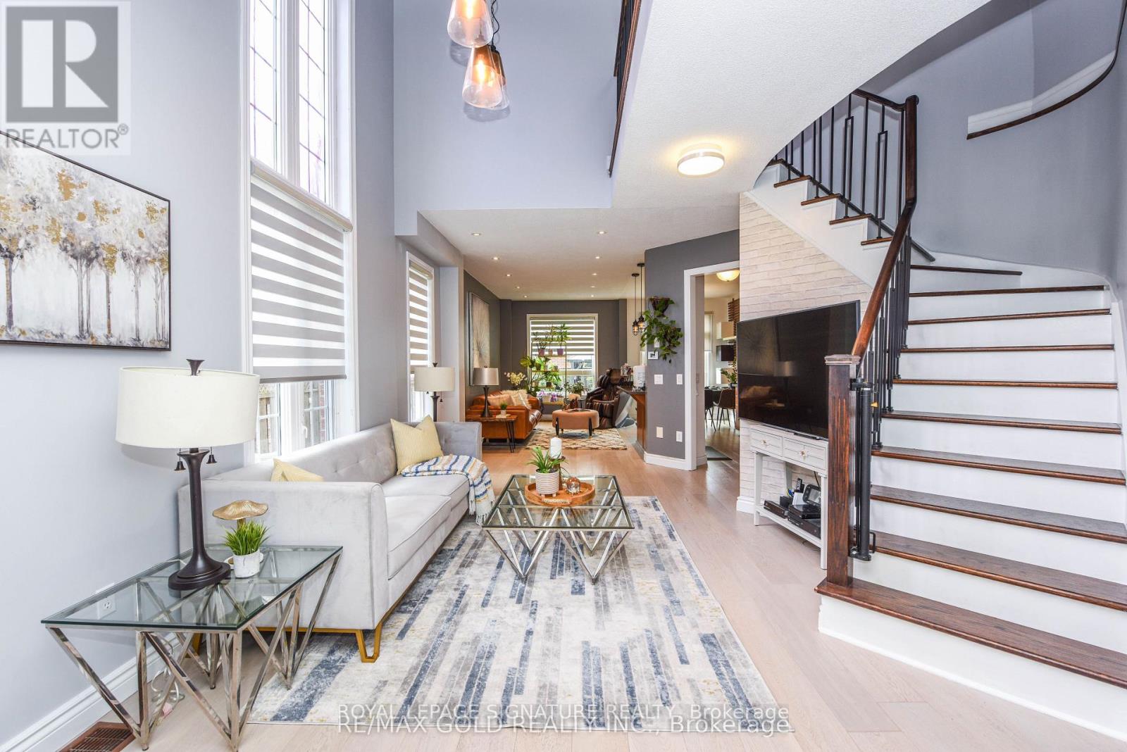 5670 Raleigh Street, Mississauga, Ontario  L5M 7E6 - Photo 5 - W12641376