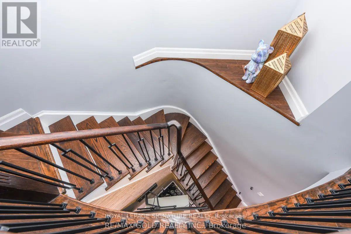 5670 Raleigh Street, Mississauga, Ontario  L5M 7E6 - Photo 8 - W12641376