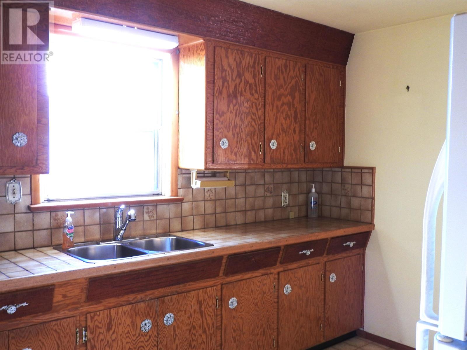 17 Penfold St, Thunder Bay, Ontario  P7A 3J6 - Photo 4 - TB253537