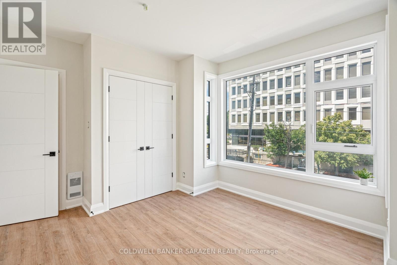 201 - 10 Mcarthur Avenue, Ottawa, Ontario  K1L 6R2 - Photo 11 - X12641408