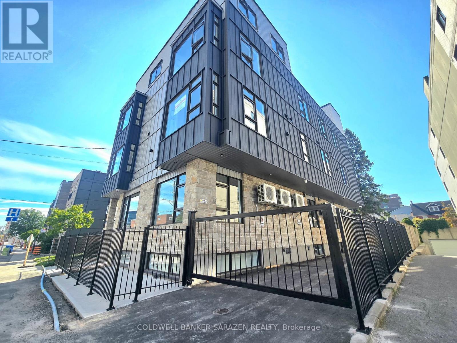 201 - 10 Mcarthur Avenue, Ottawa, Ontario  K1L 6R2 - Photo 3 - X12641408