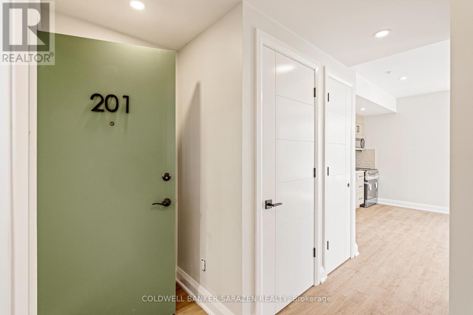 201 - 10 Mcarthur Avenue, Ottawa, Ontario  K1L 6R2 - Photo 5 - X12641408