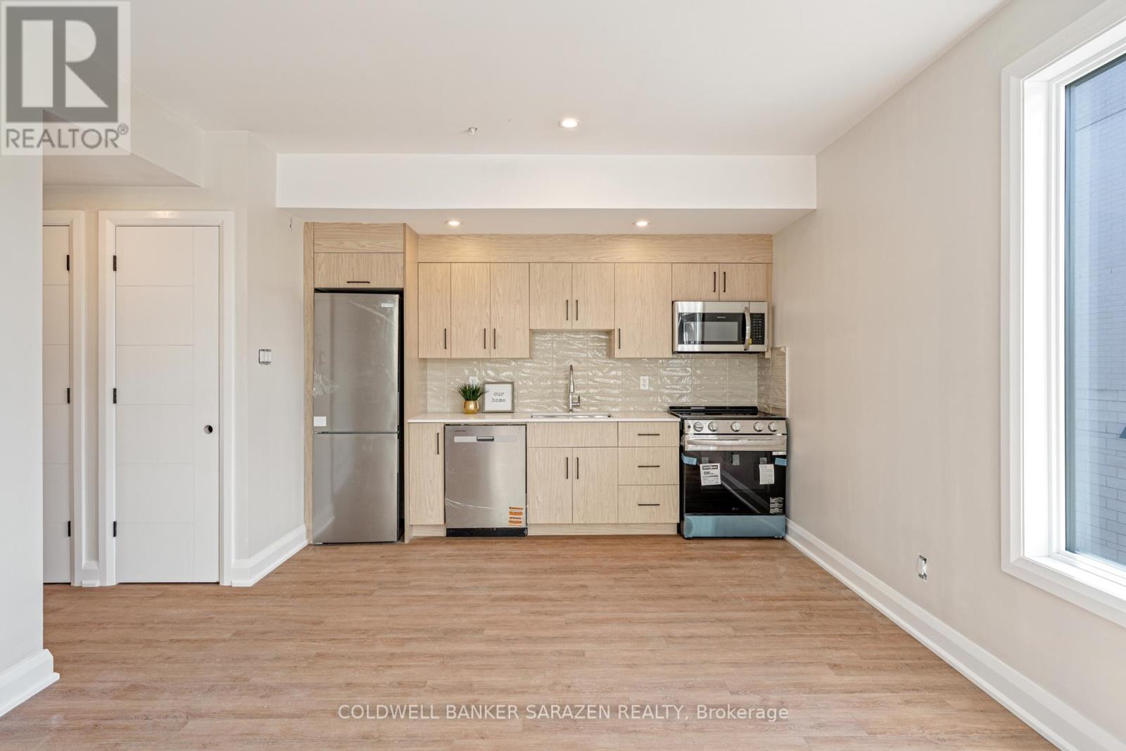 201 - 10 Mcarthur Avenue, Ottawa, Ontario  K1L 6R2 - Photo 6 - X12641408