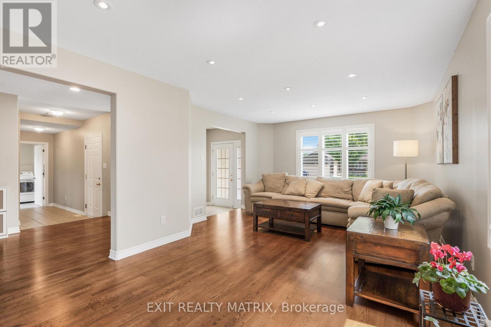 16 La Citadelle Street, Russell, Ontario  K0A 1W0 - Photo 4 - X12378574