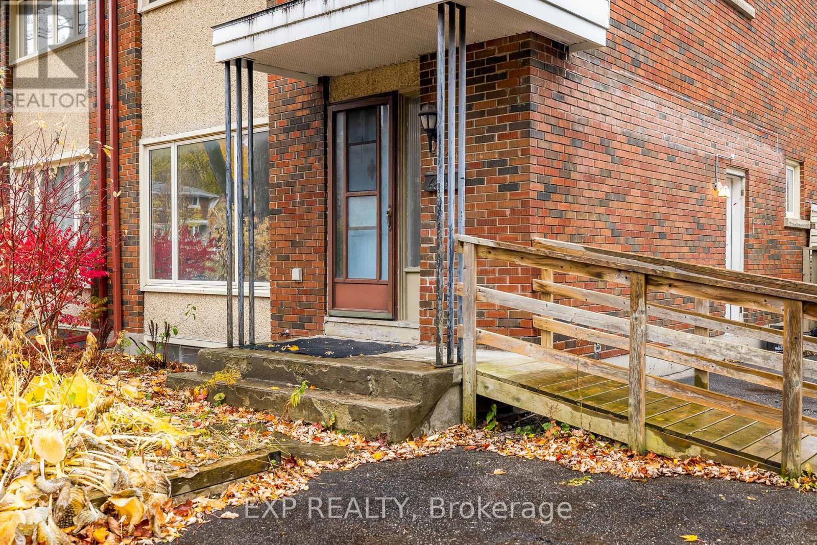 426 Apple Tree Lane, Ottawa, Ontario  K1K 2R6 - Photo 3 - X12519640