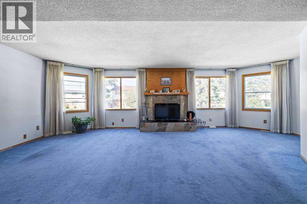 3236 Doverville Crescent Se, Calgary, Alberta  T2B 1T9 - Photo 4 - A2248935