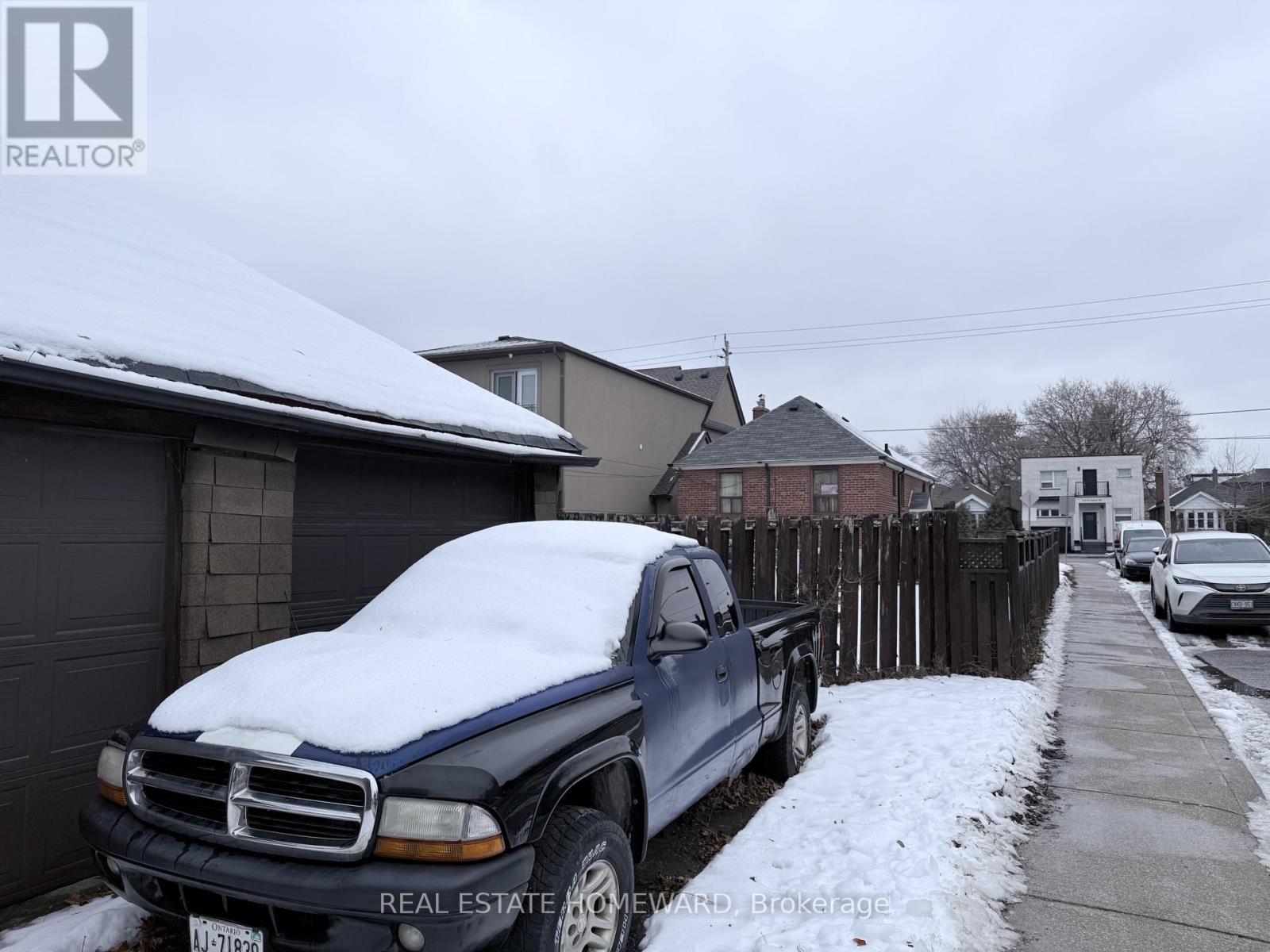 67 O'connor Drive, Toronto, Ontario  M4K 2K3 - Photo 5 - E12636802