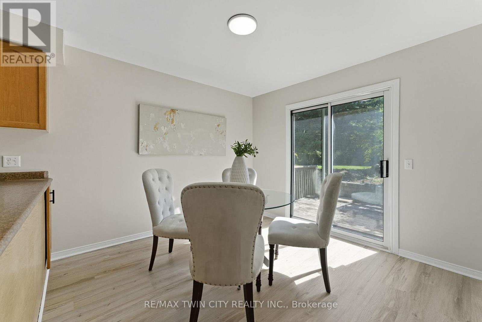 16 Jones Court, North Dumfries, Ontario  N0B 1E0 - Photo 24 - X12443752