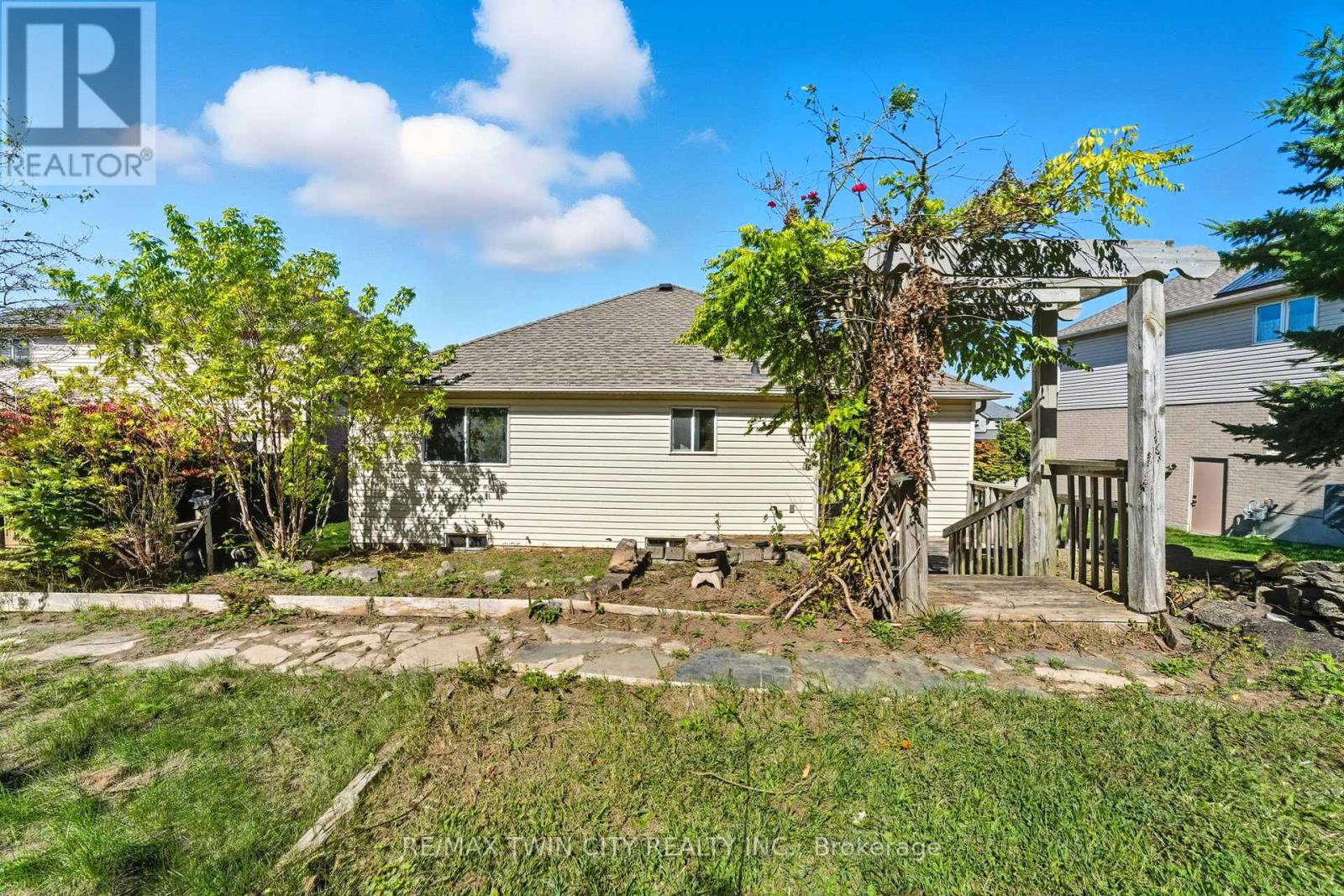 16 Jones Court, North Dumfries, Ontario  N0B 1E0 - Photo 31 - X12443752