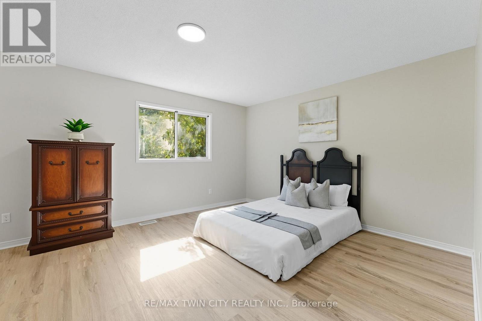 16 Jones Court, North Dumfries, Ontario  N0B 1E0 - Photo 25 - X12443752