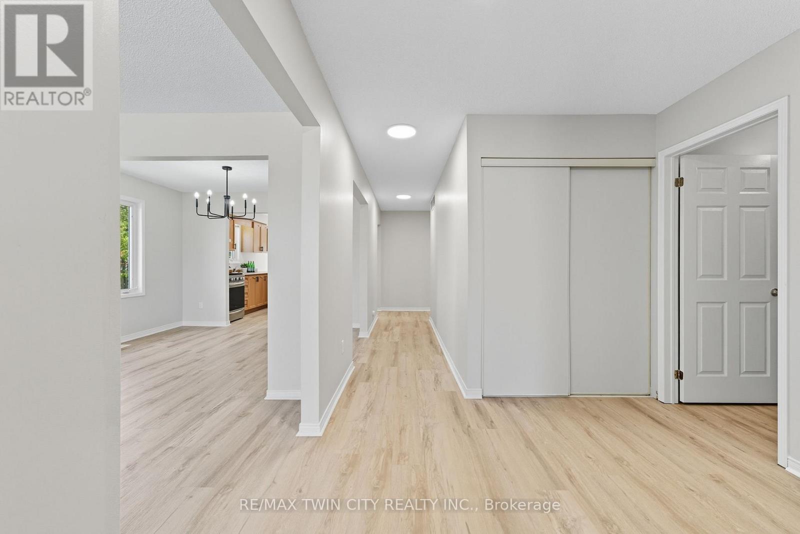 16 Jones Court, North Dumfries, Ontario  N0B 1E0 - Photo 8 - X12443752