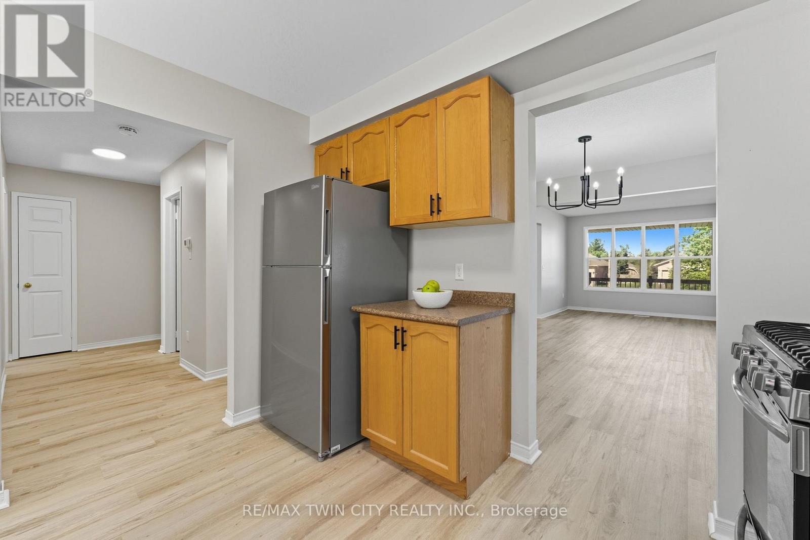 16 Jones Court, North Dumfries, Ontario  N0B 1E0 - Photo 19 - X12443752