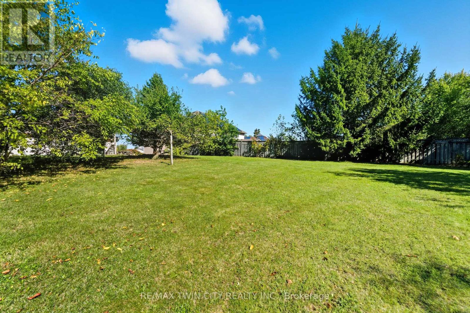 16 Jones Court, North Dumfries, Ontario  N0B 1E0 - Photo 33 - X12443752