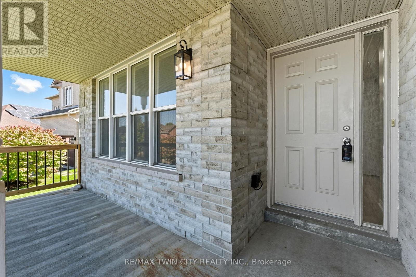 16 Jones Court, North Dumfries, Ontario  N0B 1E0 - Photo 5 - X12443752