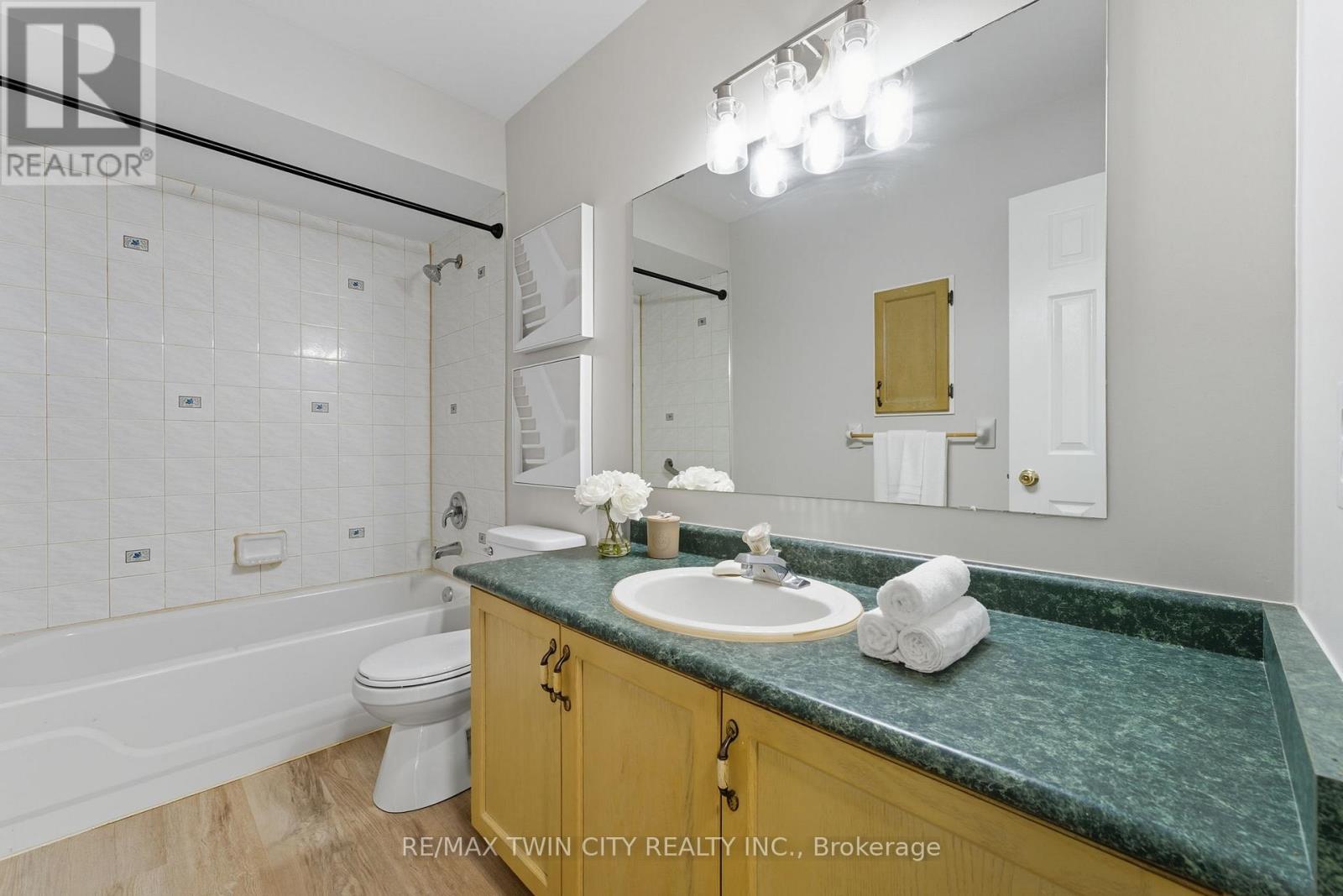 16 Jones Court, North Dumfries, Ontario  N0B 1E0 - Photo 30 - X12443752