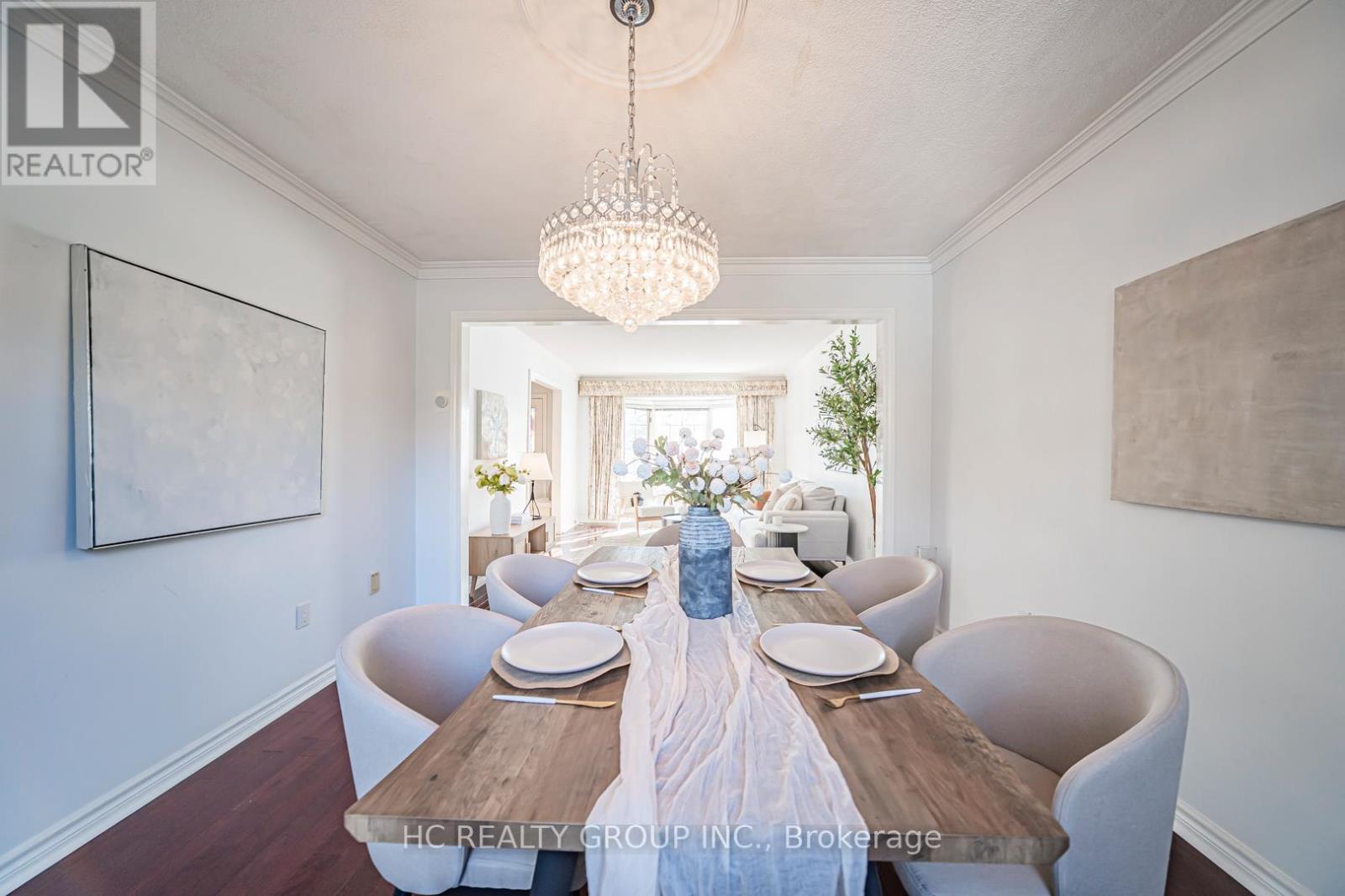 2066 Pineview Drive, Oakville, Ontario  L6H 5M4 - Photo 10 - W12641402