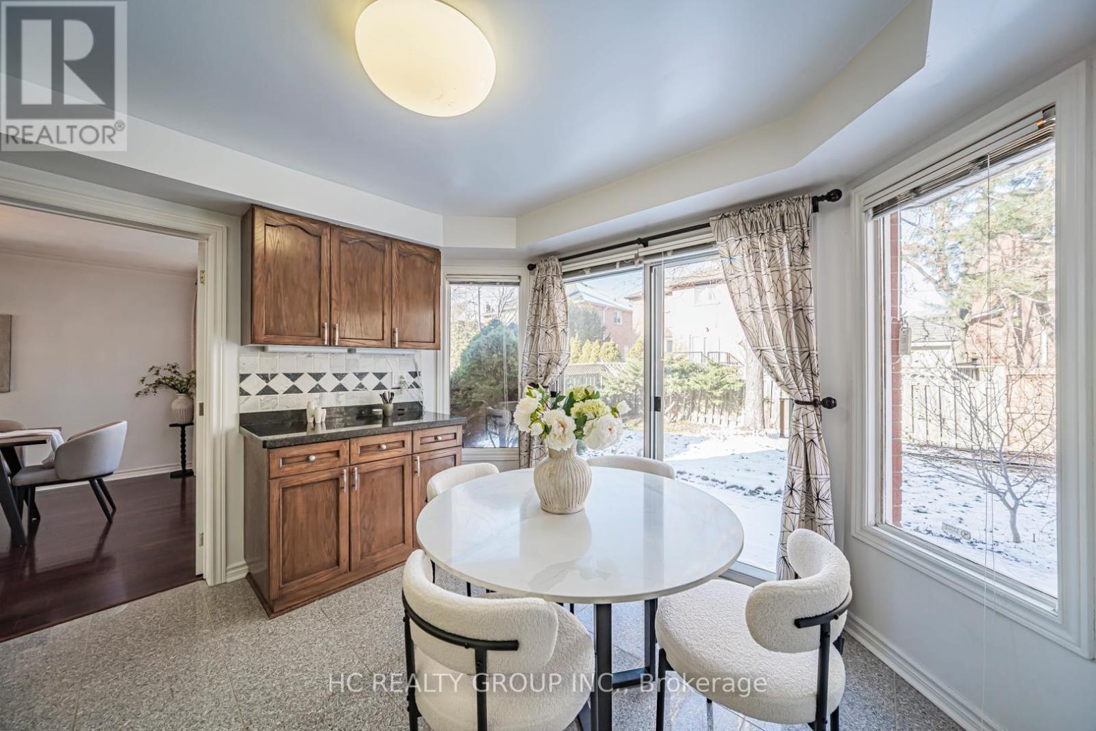 2066 Pineview Drive, Oakville, Ontario  L6H 5M4 - Photo 13 - W12641402