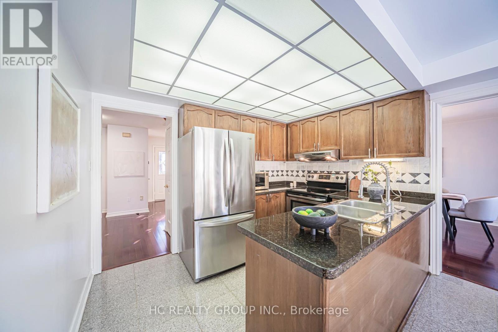 2066 Pineview Drive, Oakville, Ontario  L6H 5M4 - Photo 16 - W12641402