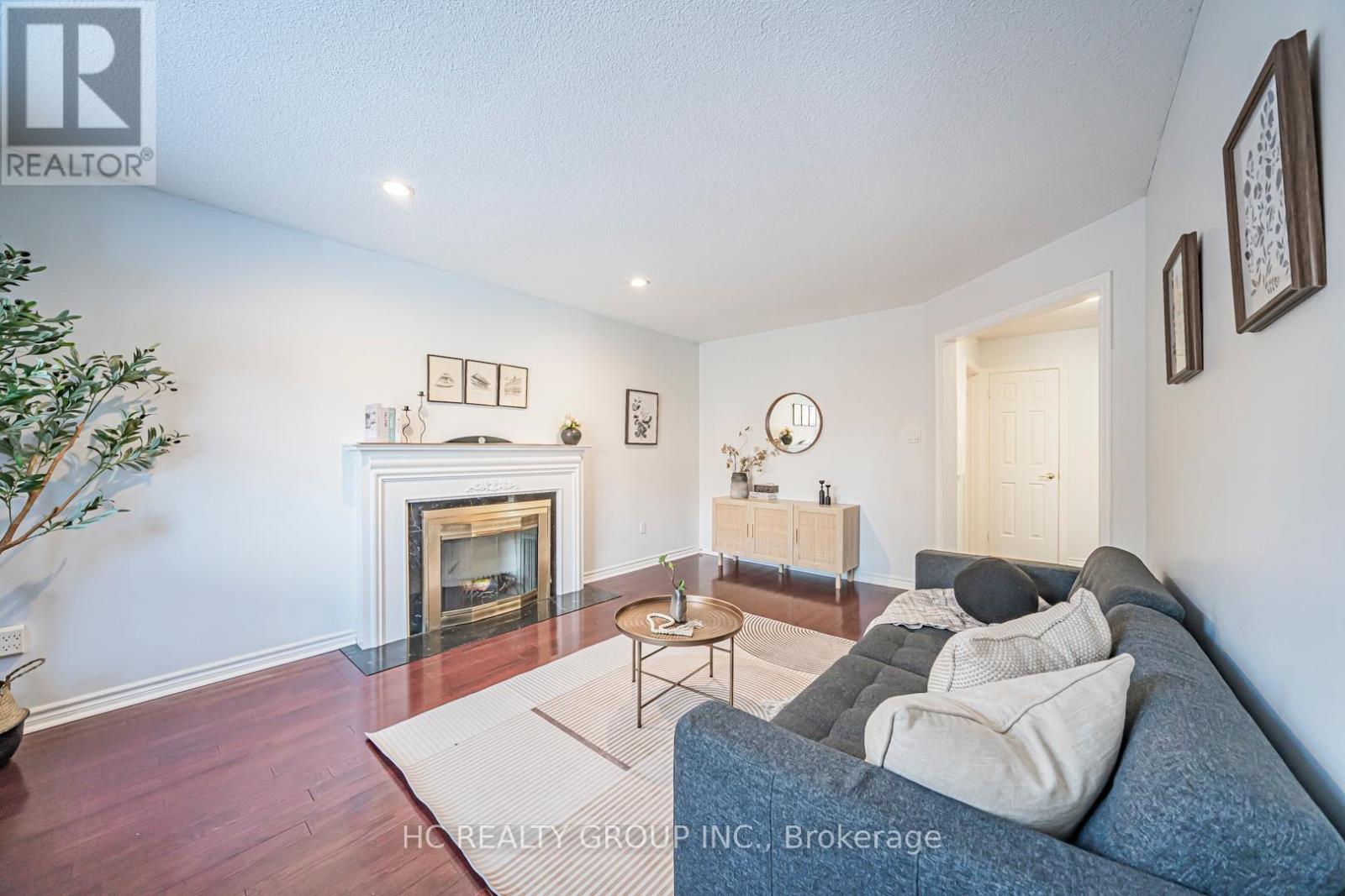 2066 Pineview Drive, Oakville, Ontario  L6H 5M4 - Photo 19 - W12641402