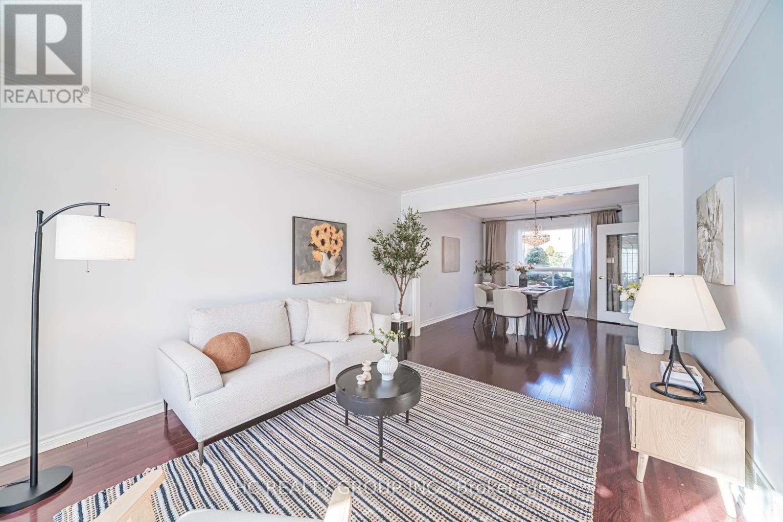 2066 Pineview Drive, Oakville, Ontario  L6H 5M4 - Photo 2 - W12641402