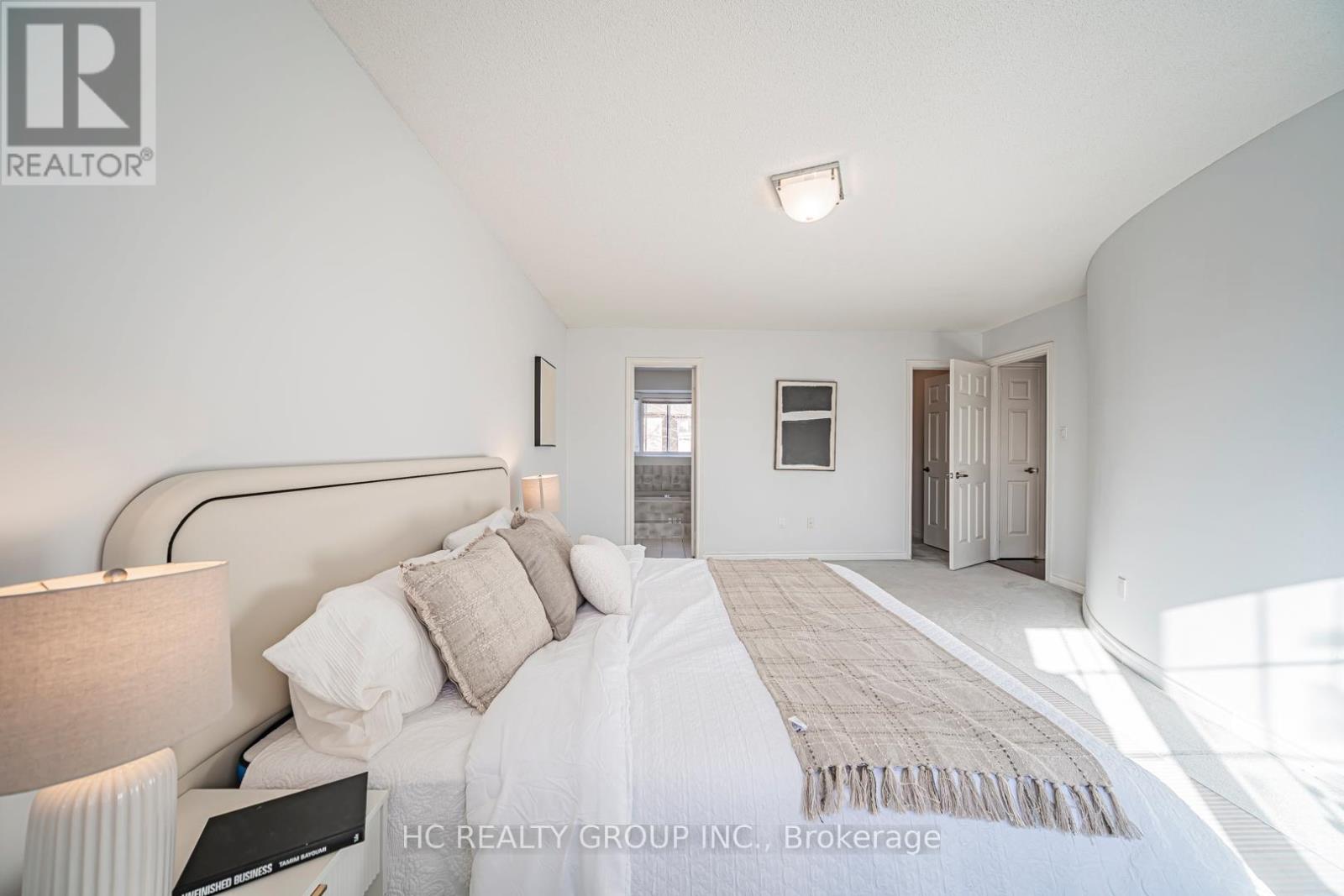 2066 Pineview Drive, Oakville, Ontario  L6H 5M4 - Photo 29 - W12641402