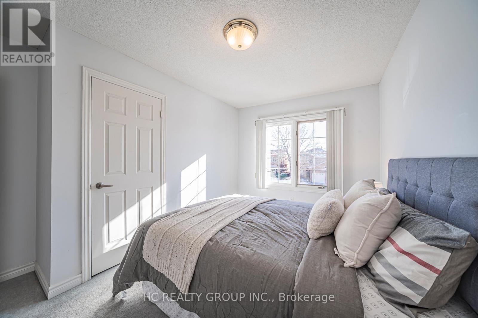 2066 Pineview Drive, Oakville, Ontario  L6H 5M4 - Photo 43 - W12641402