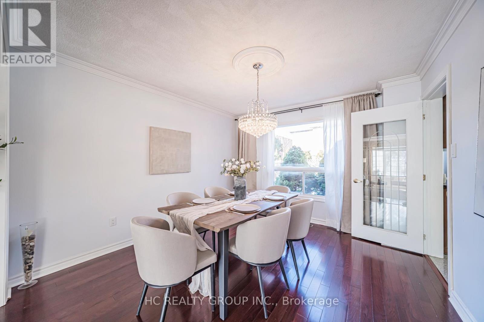 2066 Pineview Drive, Oakville, Ontario  L6H 5M4 - Photo 8 - W12641402