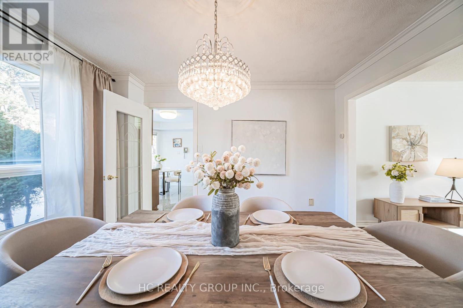 2066 Pineview Drive, Oakville, Ontario  L6H 5M4 - Photo 9 - W12641402