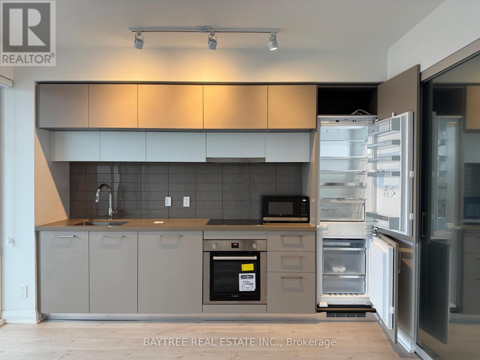 2107 - 99 Foxbar Road, Toronto (Yonge-St. Clair), Ontario  M4V 0B2 - Photo 5 - C12559576