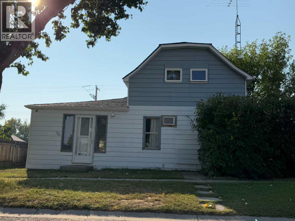 223 2 Street N, Vulcan, Alberta  T0L 2B0 - Photo 1 - A2275505