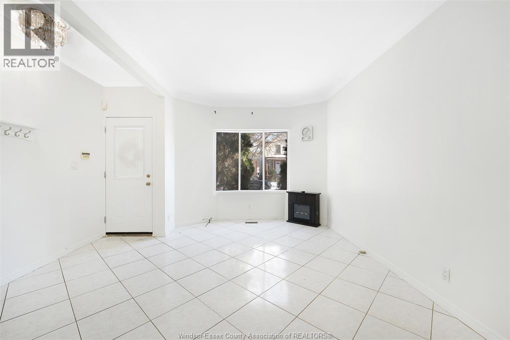 967 Gladstone, Windsor, Ontario N9A 2R5 - Photo 10 - 25031855