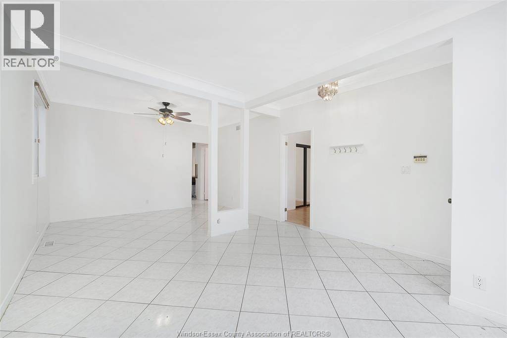 967 Gladstone, Windsor, Ontario N9A 2R5 - Photo 11 - 25031855