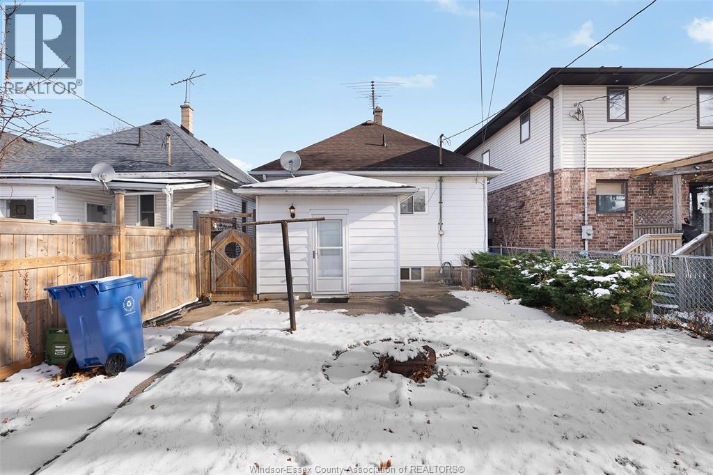 967 Gladstone, Windsor, Ontario N9A 2R5 - Photo 6 - 25031855
