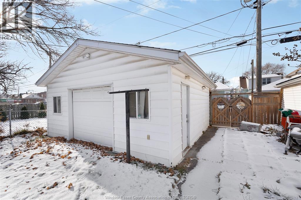967 Gladstone, Windsor, Ontario N9A 2R5 - Photo 7 - 25031855