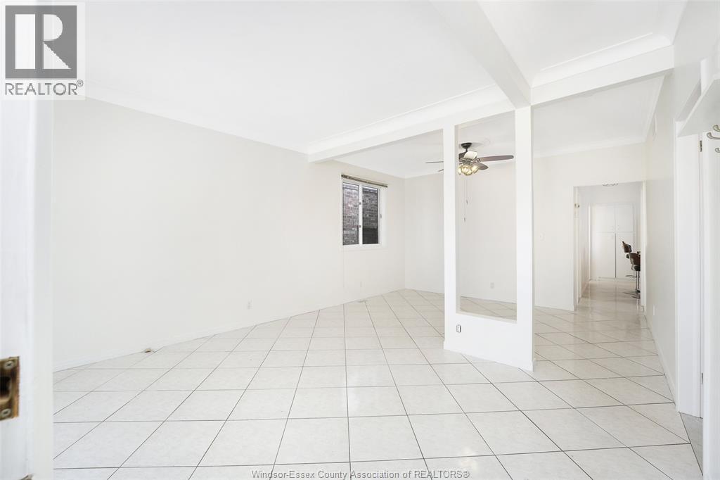 967 Gladstone, Windsor, Ontario N9A 2R5 - Photo 8 - 25031855