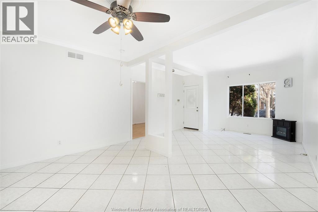 967 Gladstone, Windsor, Ontario N9A 2R5 - Photo 9 - 25031855