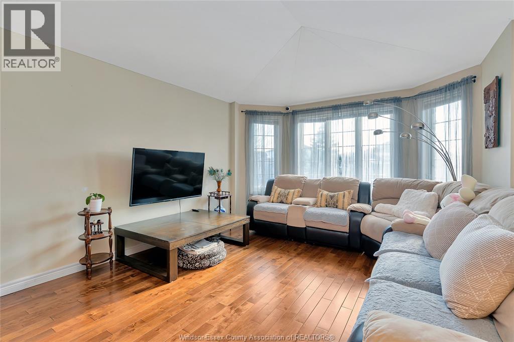 4316 Golfcourse Crescent, Windsor, Ontario N9G 2P4 - Photo 5 - 25031850