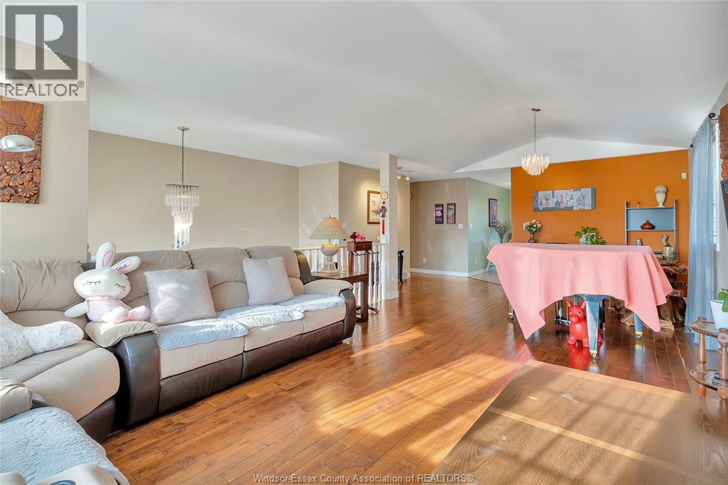 4316 Golfcourse Crescent, Windsor, Ontario N9G 2P4 - Photo 6 - 25031850