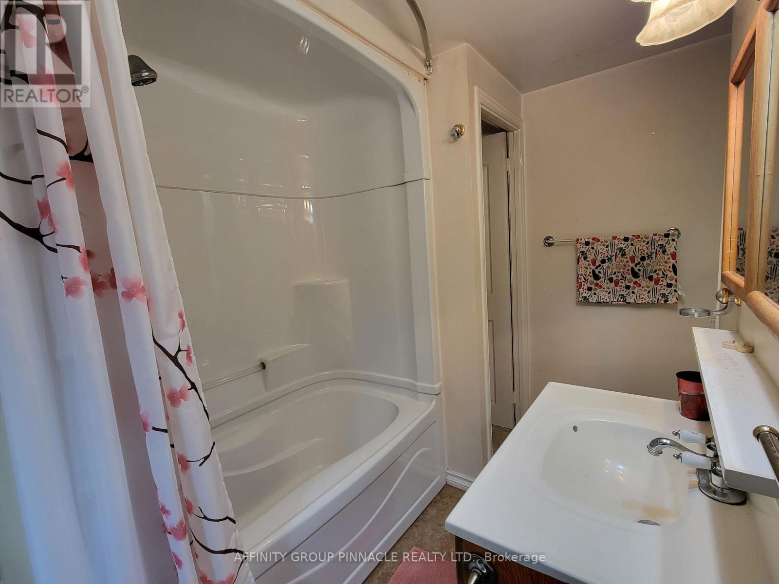 18063 35 Highway, Algonquin Highlands, Ontario  K0M 1S0 - Photo 21 - X12572092