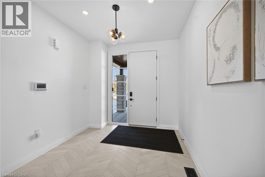 29 Kingfisher Drive, Hamilton, Ontario  L9A 5A4 - Photo 3 - 40690071