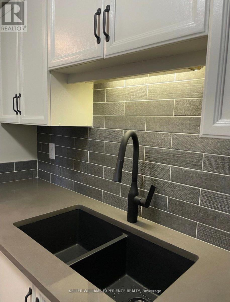 216 - 10 Coulter St W, Barrie (Sunnidale), Ontario  L4N 6S1 - Photo 5 - S12641456