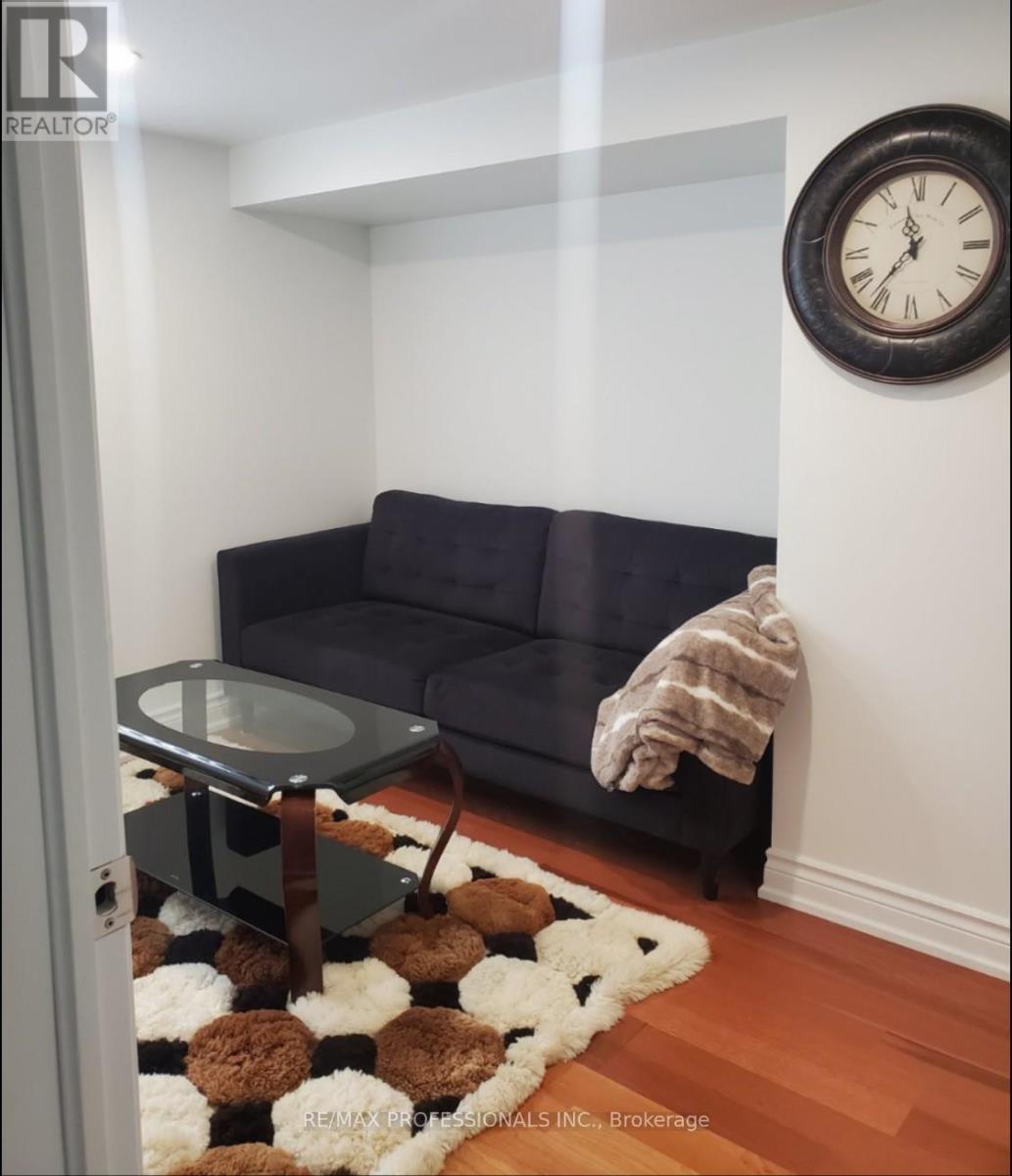 102 Stephen Drive, Toronto, Ontario  M8Y 3N3 - Photo 5 - W12641478