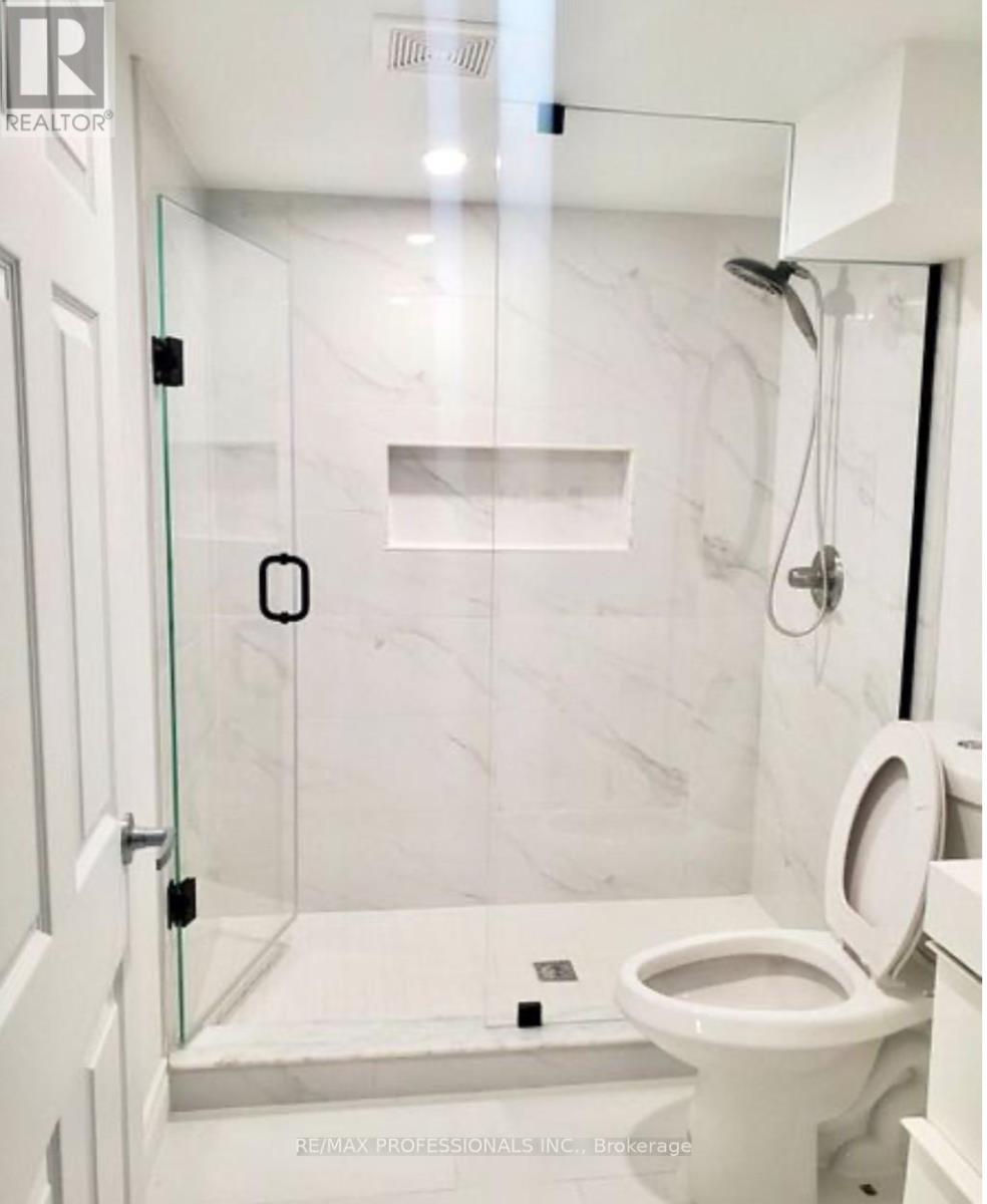 102 Stephen Drive, Toronto, Ontario  M8Y 3N3 - Photo 6 - W12641478