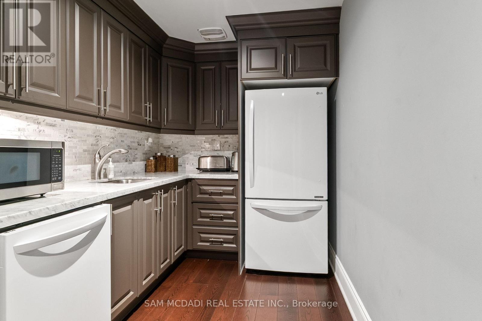 1220 Milna Drive, Oakville, Ontario  L6H 0A8 - Photo 37 - W12641540