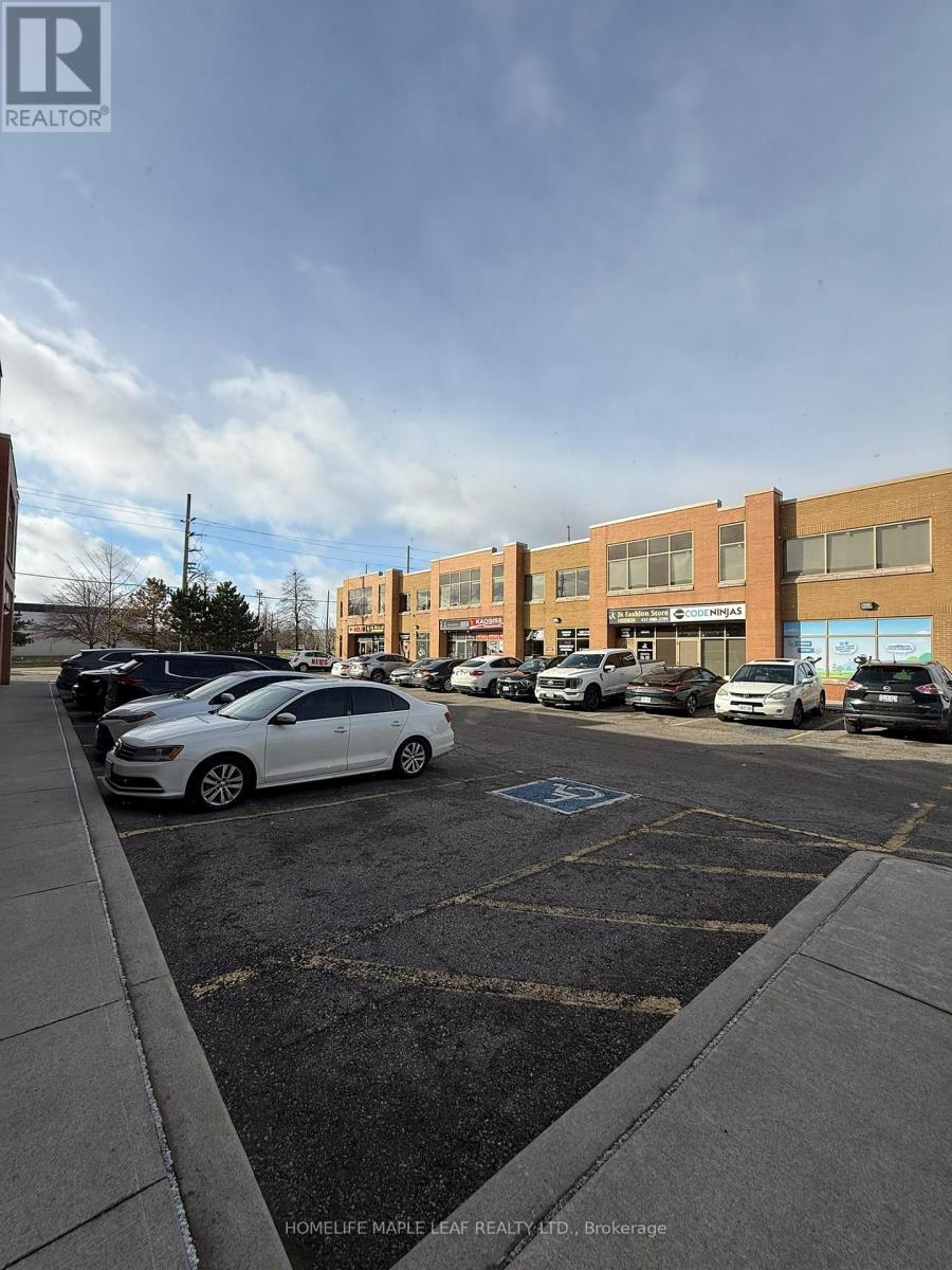 18 - 15 Sun Pac Boulevard, Brampton, Ontario  L6S 0E8 - Photo 4 - W12641544