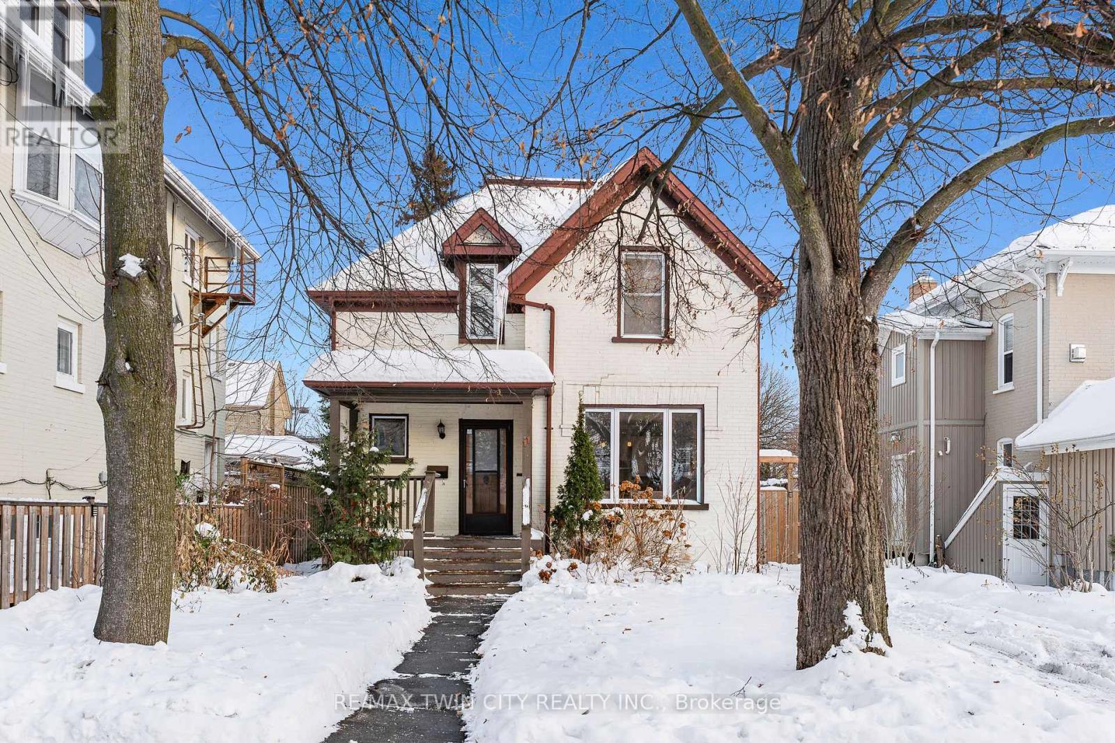 11 Heins Avenue, Kitchener, Ontario  N2G 1Z7 - Photo 4 - X12641440