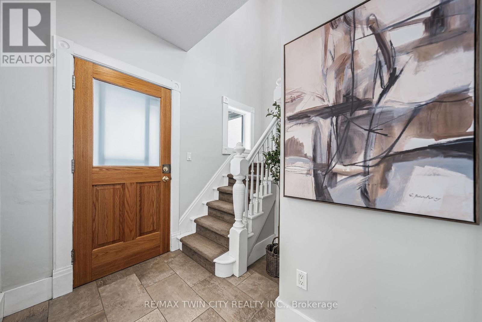 11 Heins Avenue, Kitchener, Ontario  N2G 1Z7 - Photo 9 - X12641440