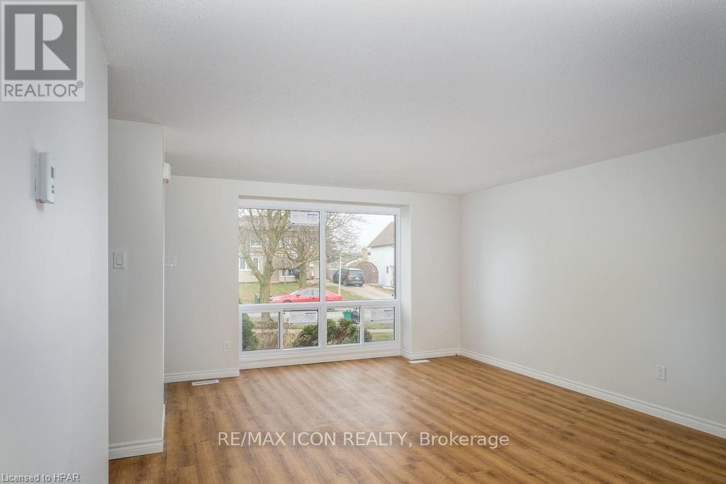 55 Crehan Crescent, Stratford, Ontario  N4Z 1B6 - Photo 4 - X12641470