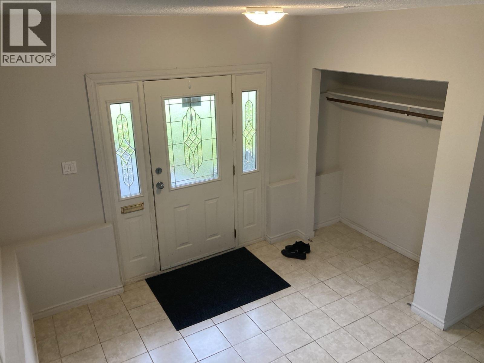 Upper 2161 Prairie Street, Port Coquitlam, British Columbia  V3B 1V6 - Photo 3 - R3063478